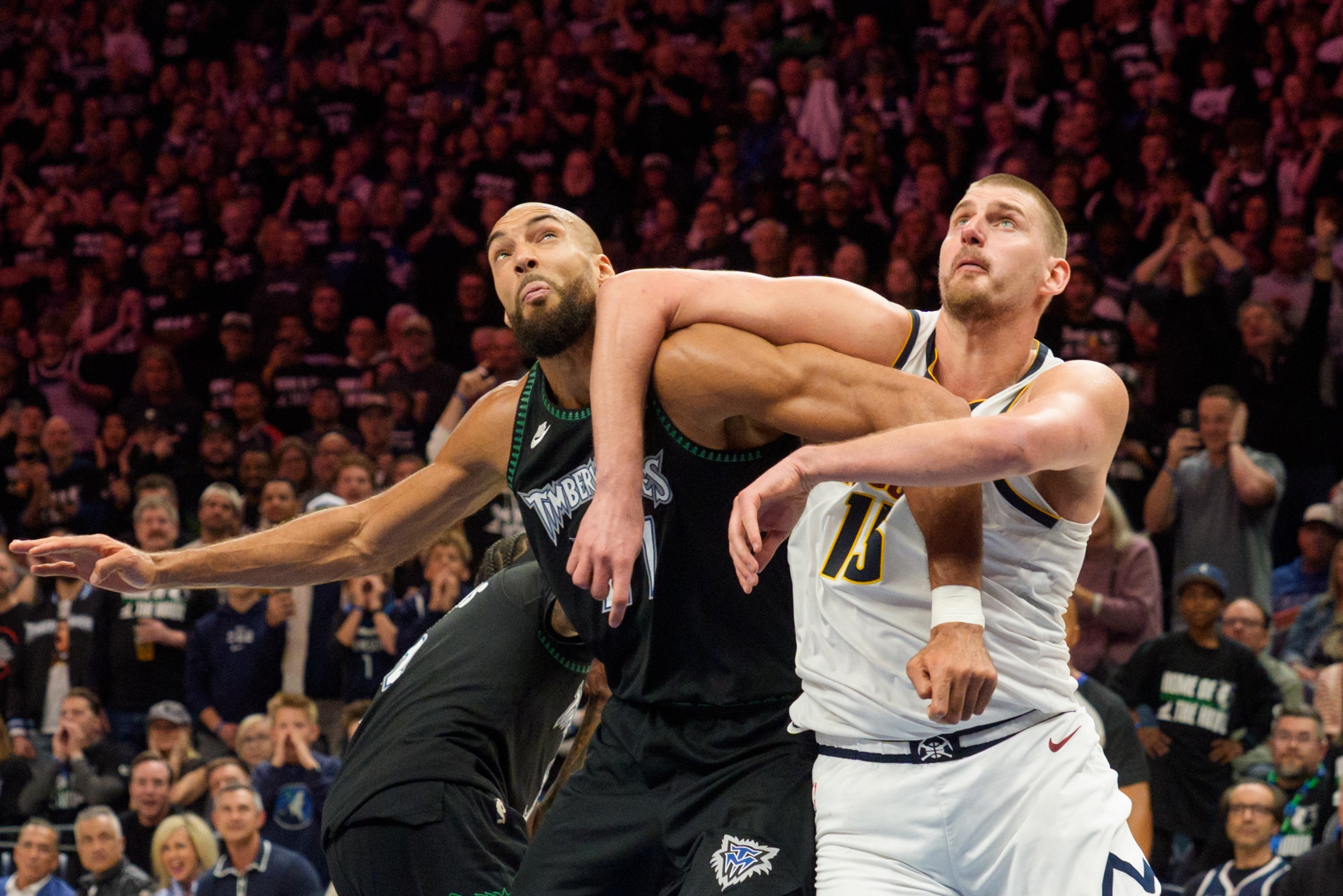 意外不？戈贝尔常规赛对约基奇20胜12负 季后赛10胜12负略处下风